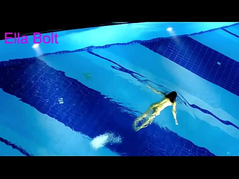 ❤️ Nu mă pot opri din privit, tânără blondă surprinsă înotând goală în piscina stațiunii ELLA BOLT ❤❌  at porn ro.pornpictureshq.ru ❌️